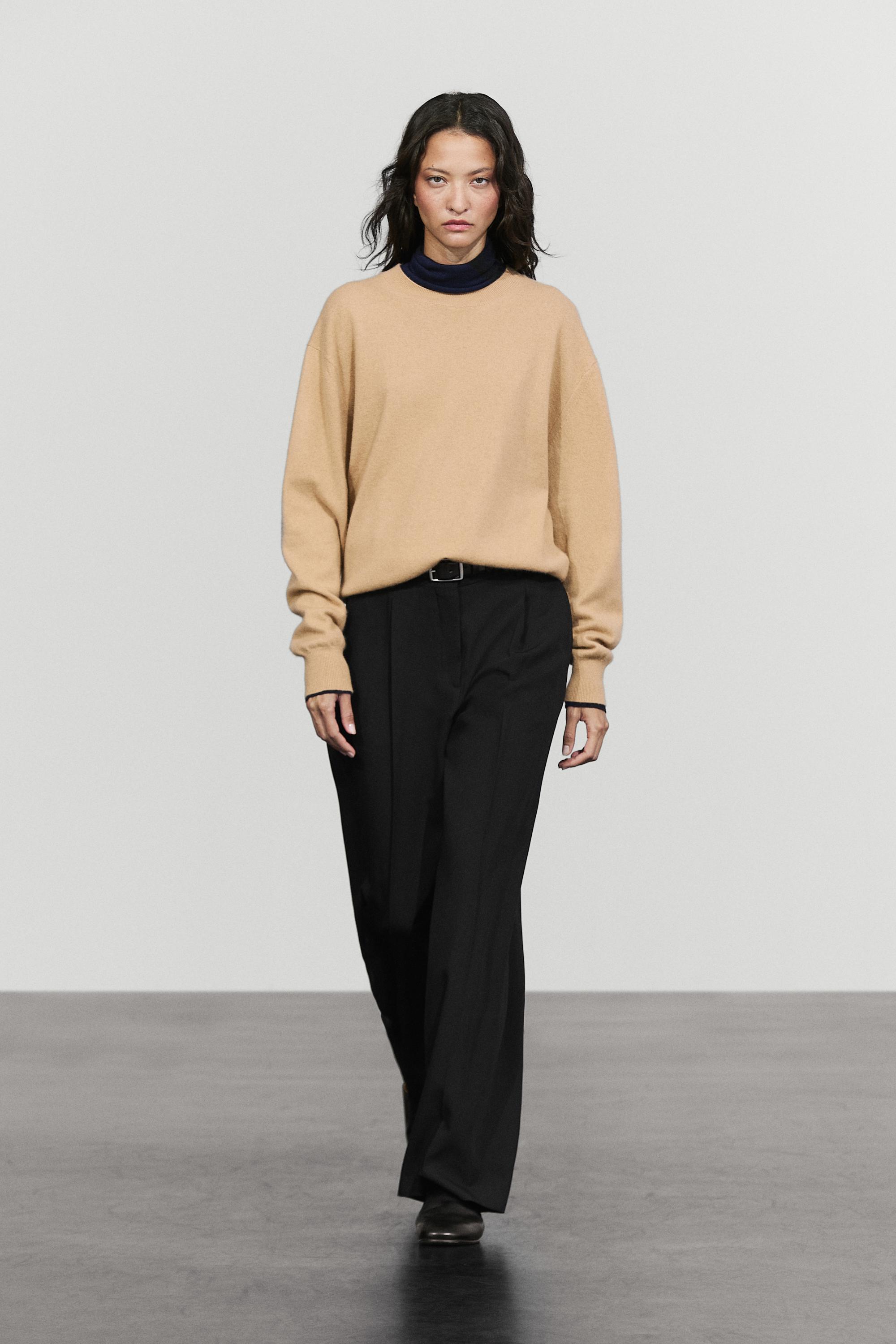 Flowing pleated pants